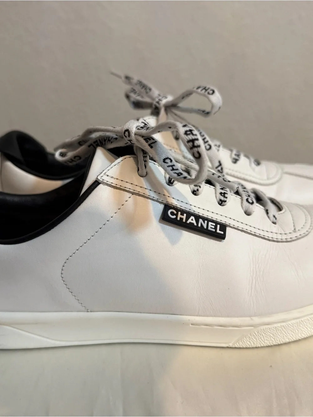 CHANEL White Leather Weekender Tennis Sneakers